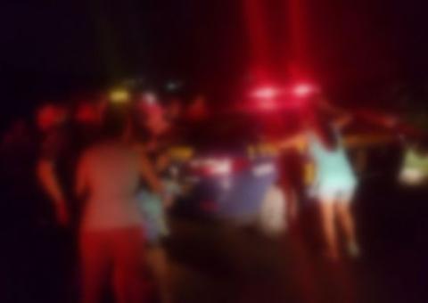 Uma pessoa morre e duas ficam feridas após colisão entre carreta e carro na BR-174