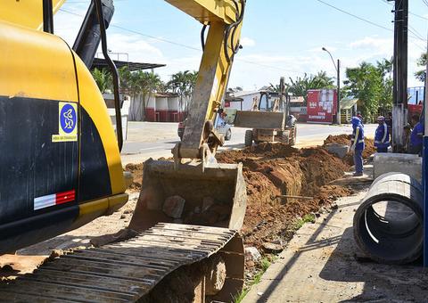 Prefeitura implanta rede de drenagem para acabar com alagamentos em feira de Manaus