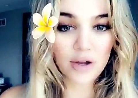 Khloé Kardashian ressurge pela primeira vez após escândalo de traições e parto