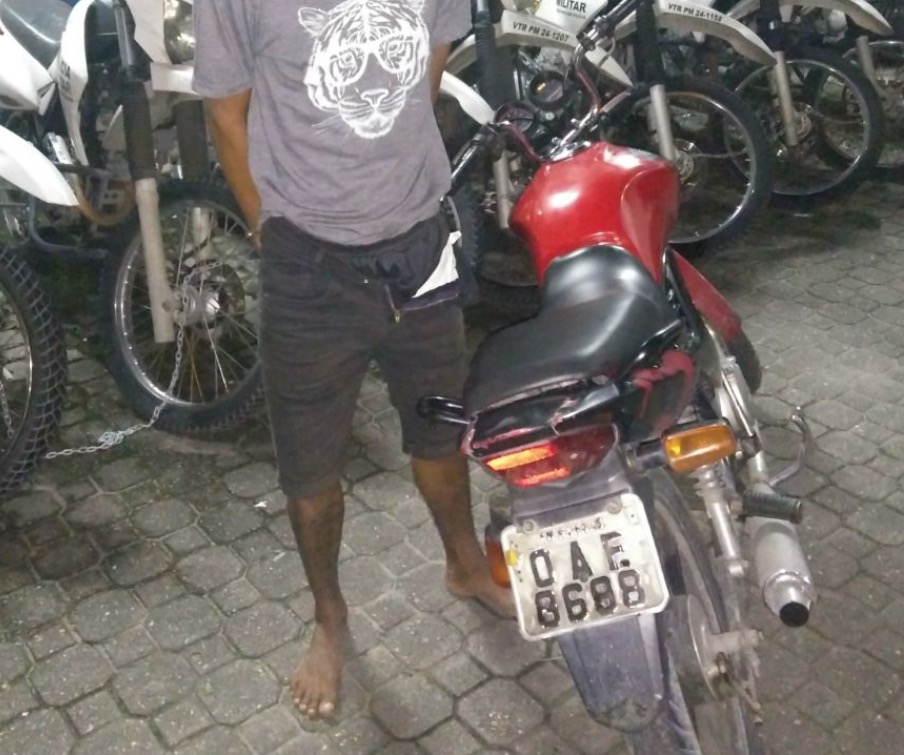 Em Manaus, novinho é preso ao ser flagrado dando um rolé com motocicleta roubada