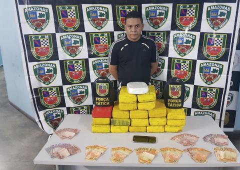 Homem é preso ao ser flagrado com 20 kg de cocaína dentro de Uber em Manaus