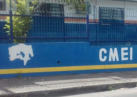 Pai suspeito de agredir diretora de escola presta depoimento em Manaus