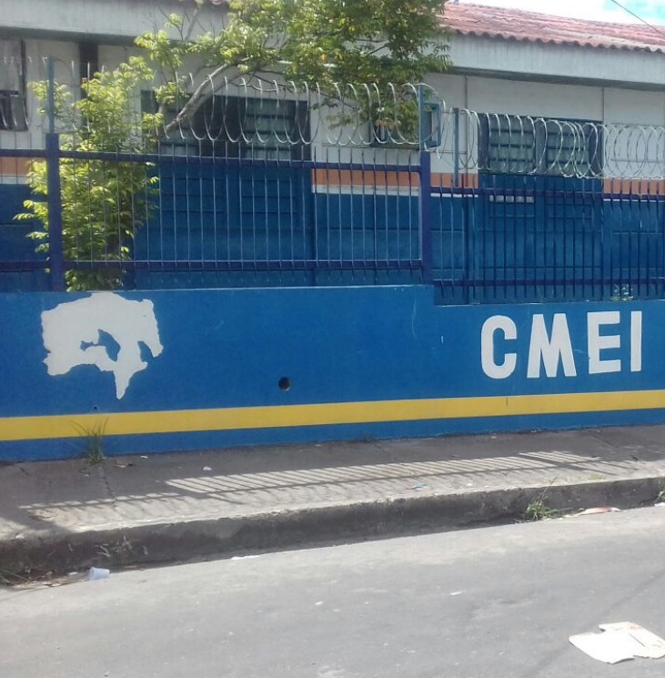 Pai suspeito de agredir diretora de escola presta depoimento em Manaus