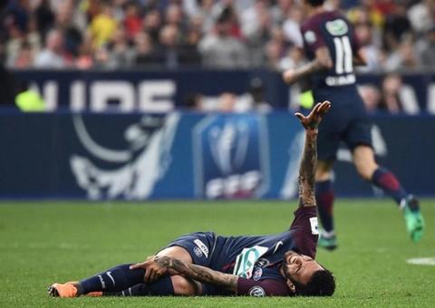 Daniel Alves está fora da Copa do Mundo na Rússia