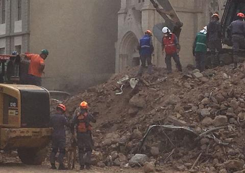 Novos restos mortais são achados nos escombros de prédio que caiu em São Paulo