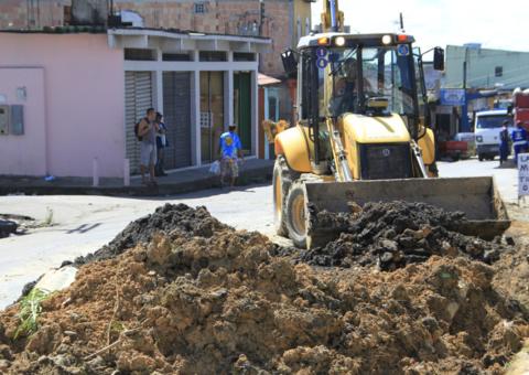 Bairros recebem mutirão de obras para recuperação viária em Manaus