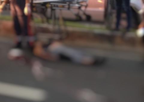 Mulher morre após ser arremessada de faixa de pedestre por moto em Manaus