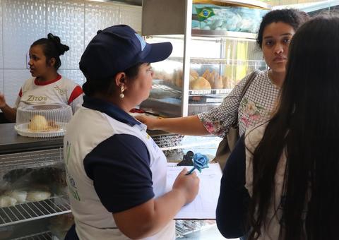 Restaurantes do Centro recebem ação sobre limpeza e lixos em Manaus