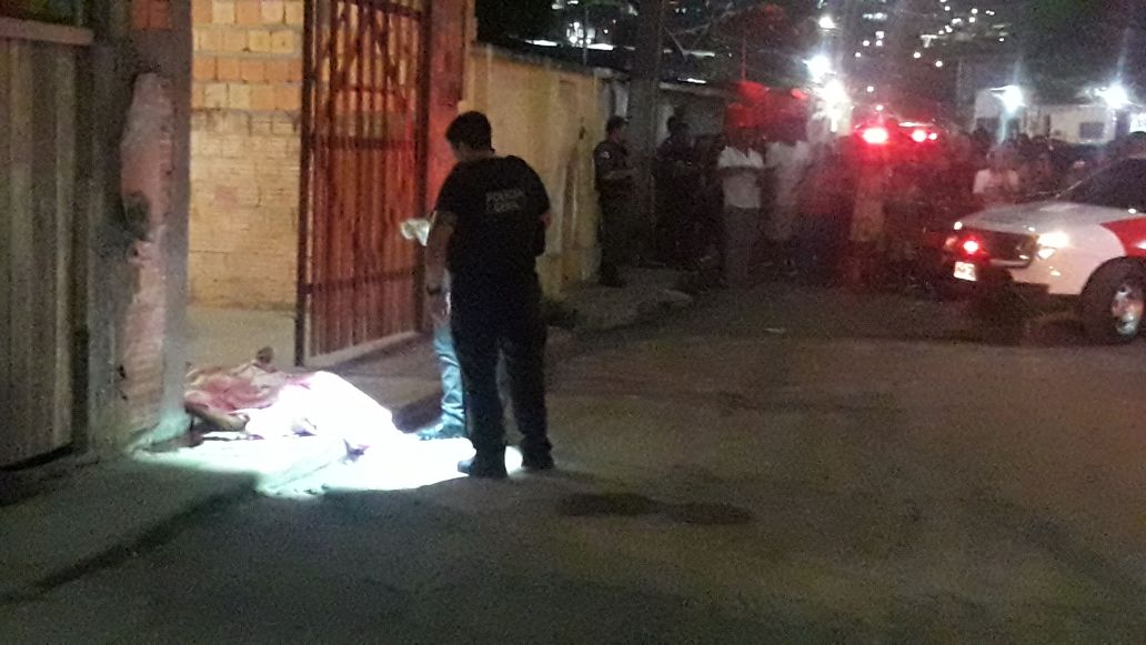 Com tiro na cabeça, homem é morto em rua de Manaus