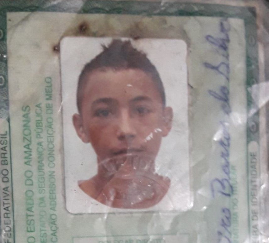 Em Manaus, jovem é executado à queima-roupa na calçada de casa