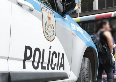 Polícia apreende caminhão frigorífico com maconha e fuzis escondidos