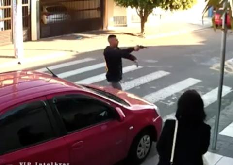 Vídeo mostra momento exato que mãe PM reage a assalto e mata ladrão 