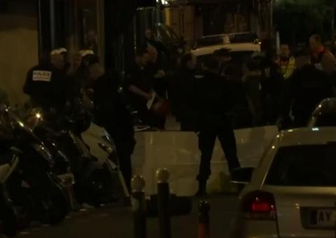 Ataque a faca deixa 2 mortos e 4 feridos em Paris