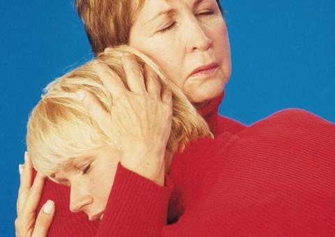 Xuxa Meneghel se emociona com falta de Alda no Dia Das Mães