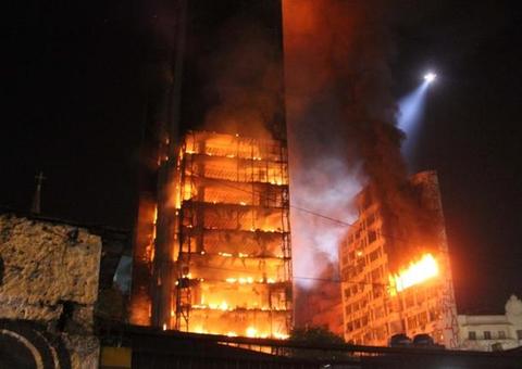 Após 13 dias, Bombeiros encerram buscas em prédio que desabou em SP