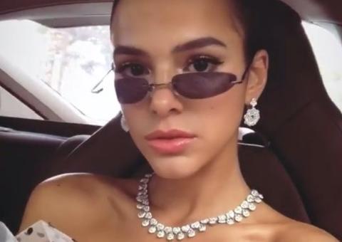  Da França, Bruna Marquezine envia homenagem e faz a mãe chorar