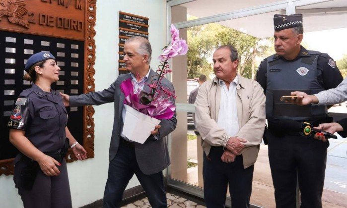 No dia das mães, governador homenageia mãe PM que matou ladrão durante assalto