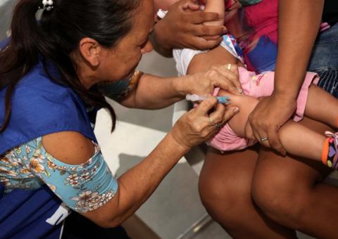 Dia “D” vacina quase 100 mil pessoas contra a gripe em Manaus