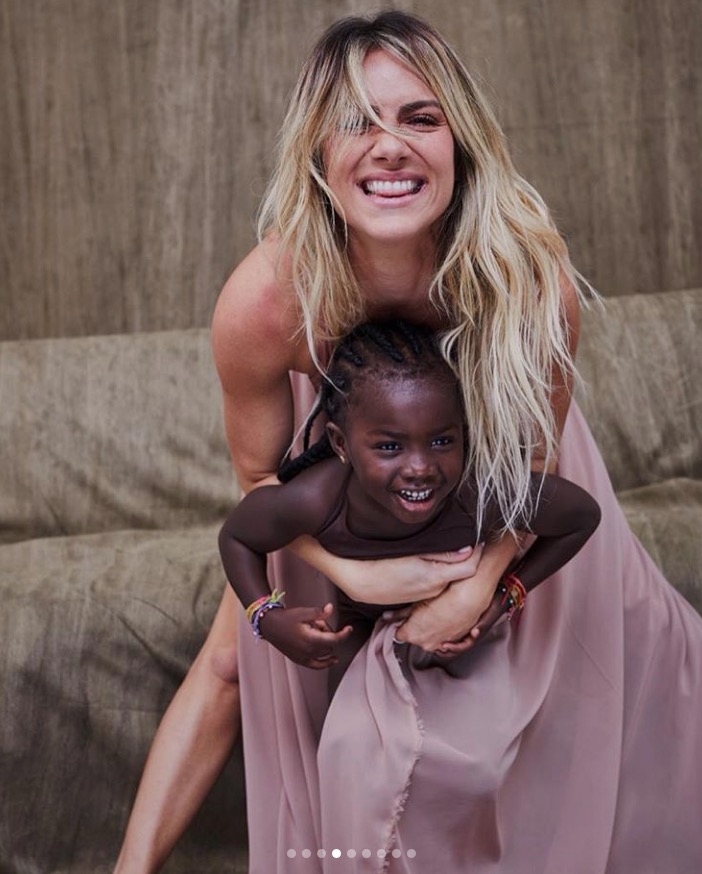   Giovanna Ewbank emociona com fotos belíssimas em Dia das Mães com Titi
