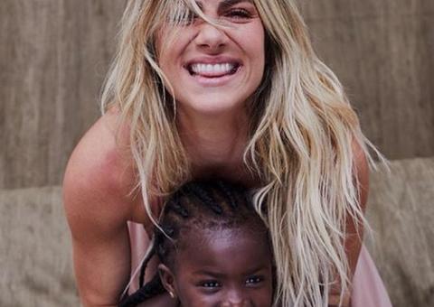   Giovanna Ewbank emociona com fotos belíssimas em Dia das Mães com Titi