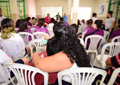 Detentas recebem visita de filhos menores de idade no Dia das Mães em Manaus