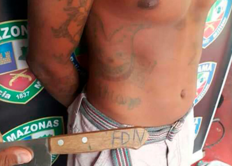Com tatuagens de palhaço e faca da 'FDN', jovens são detidos no Amazonas
