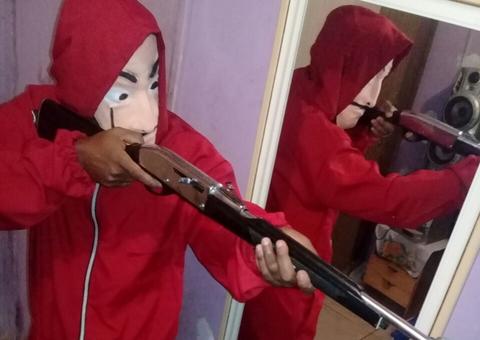 Após publicar foto com rifle e fantasia de ‘La Casa de Papel’ , foragido é recapturado