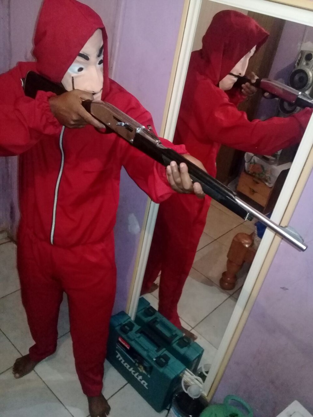 Após publicar foto com rifle e fantasia de ‘La Casa de Papel’ , foragido é recapturado