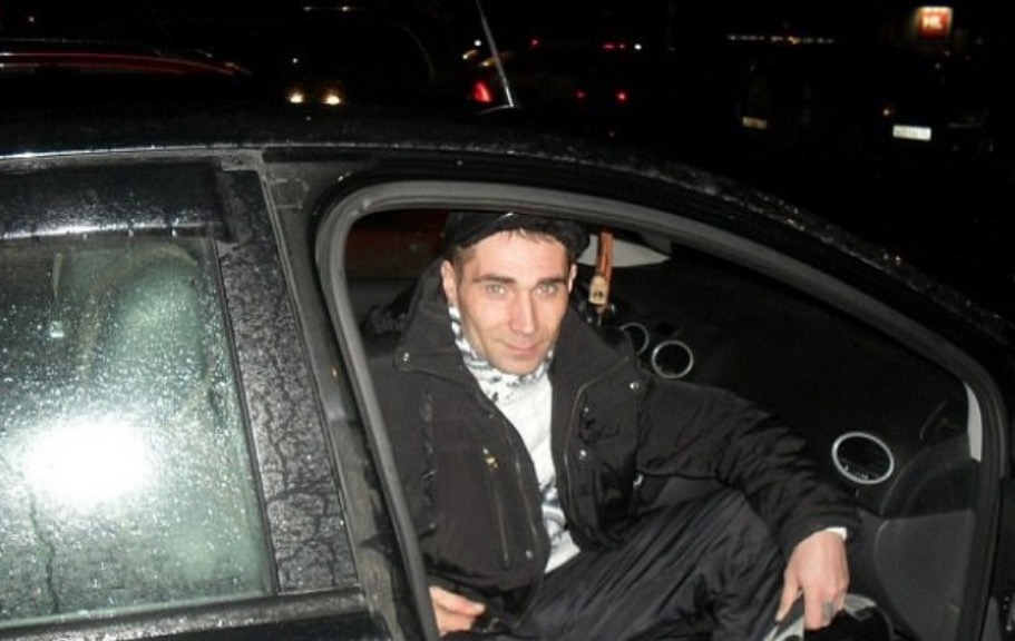 Fumante é esquartejado por colega de quarto que odeia cigarro