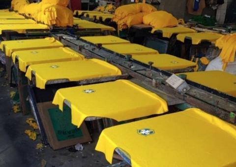Polícia fecha fábrica de camisas piratas da seleção brasileira