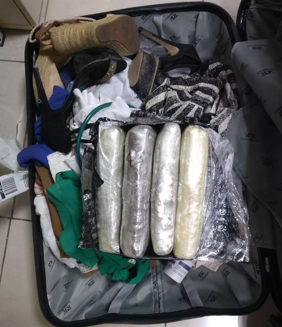 Em Manaus, homem é preso no aeroporto ao tentar embarcar com 10kg de drogas