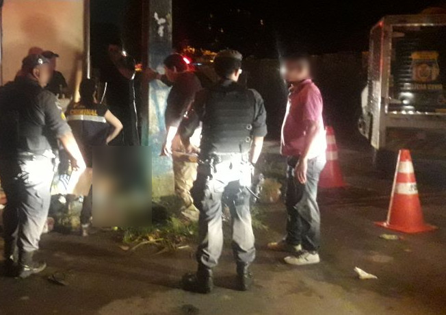 Homem é alvejado com tiros na cabeça em esquina de Manaus