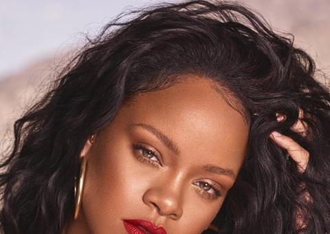 Homem invade casa de Rihanna e fica escondido por 12h