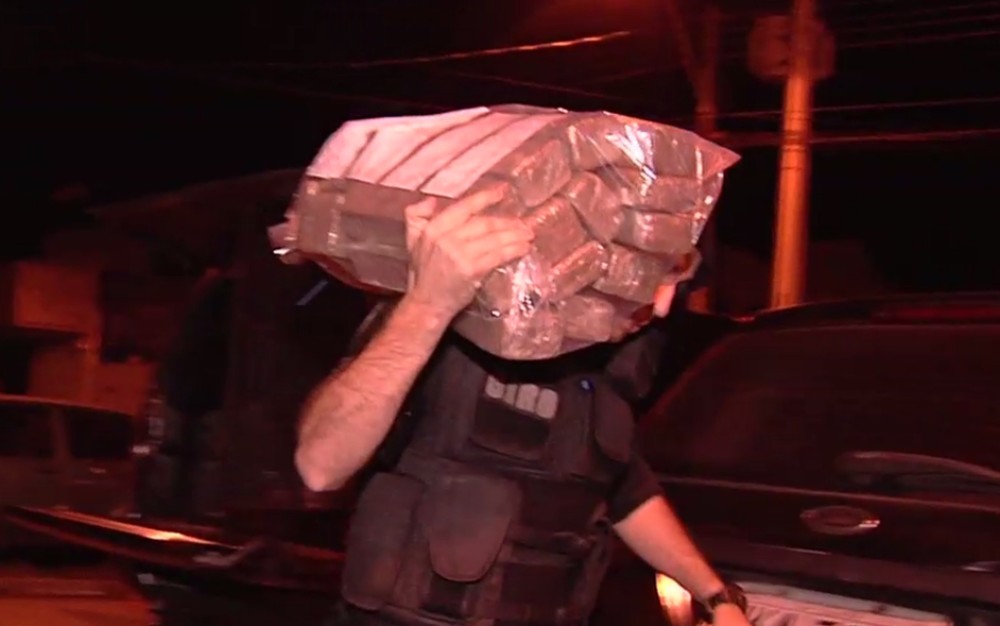 Mãe presa com 300 kg de maconha traficava para o filho