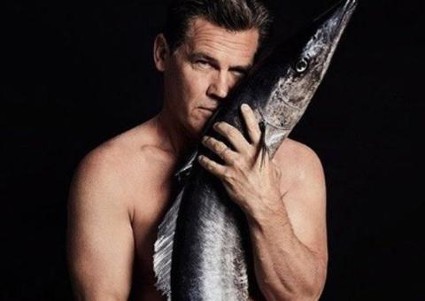 Josh Brolin, o Thanos de Vingadores posta foto completamente nu