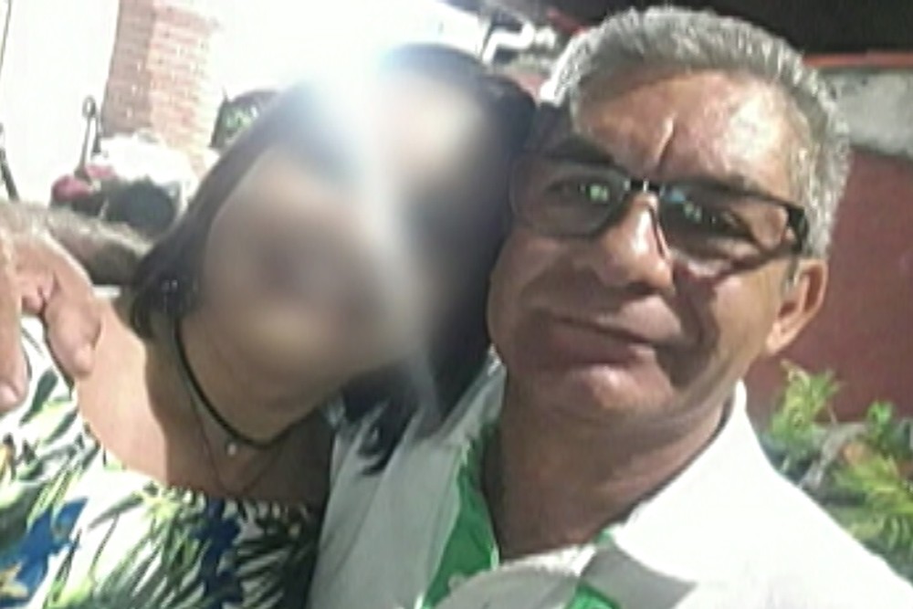 Morto por PM em frente a escola foi indiciado por queimar idoso, diz polícia 