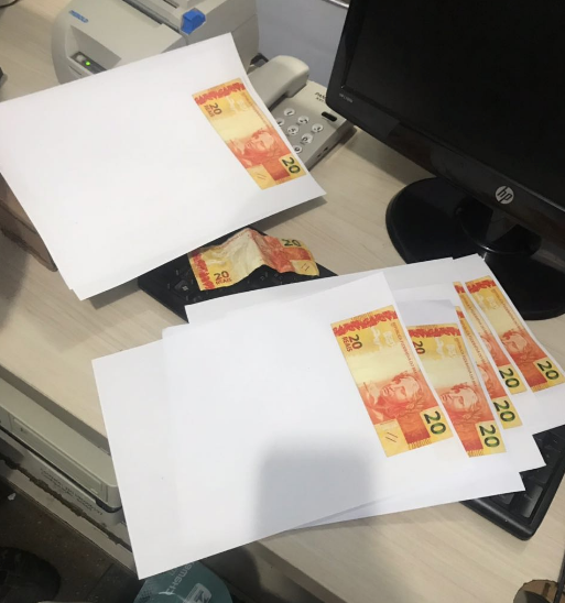 Homem é preso com arma e notas falsas de dinheiro em Manaus