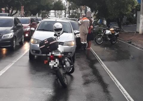 Acidente envolvendo cinco carros deixa uma pessoa ferida na av. Mário Ipiranga