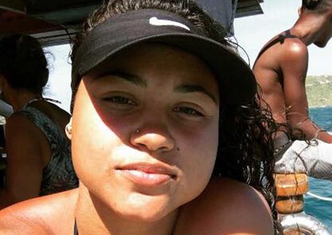 Jovem é morta com tiro na cabeça durante roubo de celular 