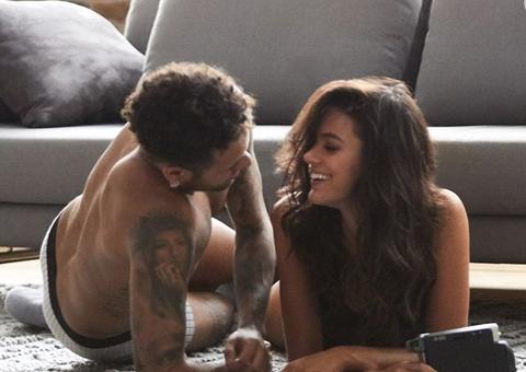 Bruna Marquezine e Neymar faturam milhões por comercial picante