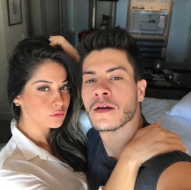 Grávida, Mayra Cardi anuncia novo casamento com Arthur Aguiar