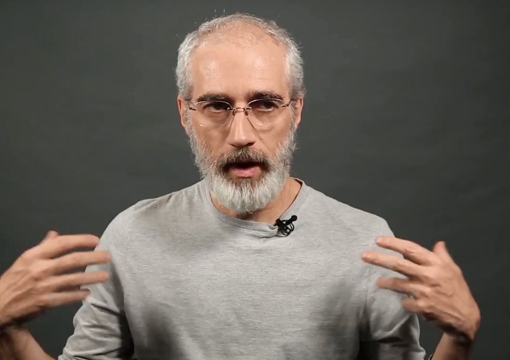 Diretor do longa Ex-Pajé, conversa com público durante avant première