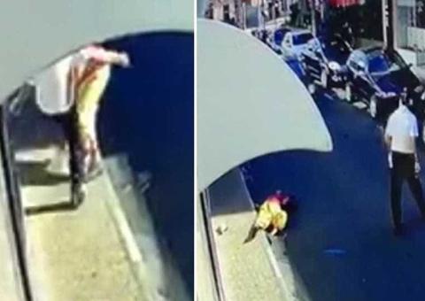 Palhaço de rua morre após ser agredido violentamente por motorista; Veja 