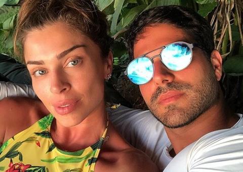 Grazi Massafera posa de biquíni com o namorado em Fernando de Noronha