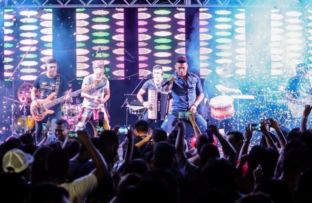 Jardel Santos canta só 'as antigas' em show no João de Barro