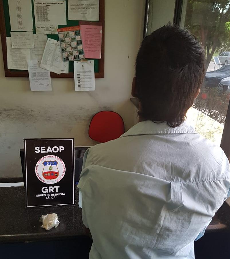 Foragido da justiça é preso e menor apreendido com entorpecente em Manaus