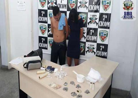 Casal é preso acusado de confeccionar e vender drogas no ninho de amor em Manaus