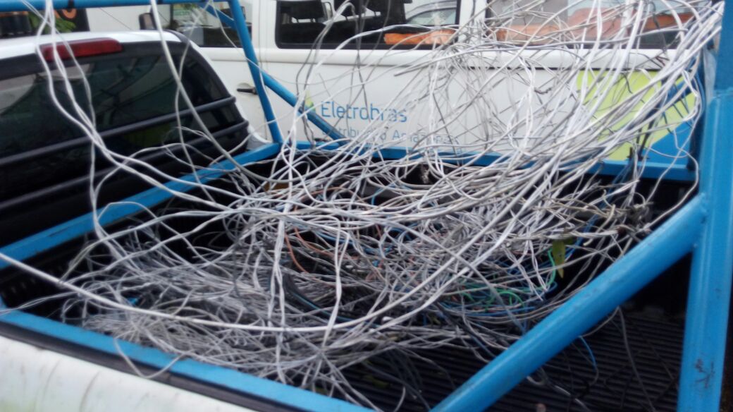 Eletrobras retira 80 ligações clandestinas no Amazonas