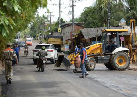 Prefeitura dá início a recapeamento de asfalto na Estrada da Vivenda Verde