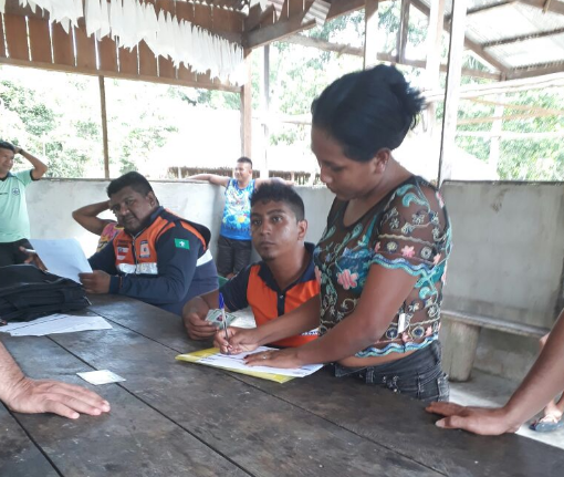 Defesa Civil distribui ajuda humanitária a famílias afetadas pela estiagem no Amazonas